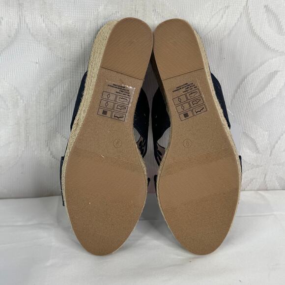 Draper James Emily Eyelet Blue Denim Walkable Wedge Sandals Size 9 NWB - Picture 8 of 10